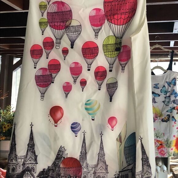 Adorable lightweight balloon dress - Picture 3 of 3